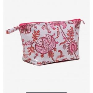 NWT AMANDA TOILETRY CASE